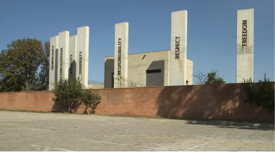 Apartheid Museum & Soweto Tour with Hotel Pickup - The Apartheid Museum: a serious start to the day