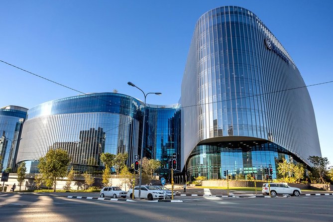 Arrival Private Transfer: Tambo Airport JNB to Johannesburg in Business Car - The meet-and-greet handoff