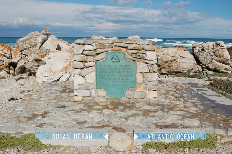 Cape Agulhas, Hermanus whales & Wine Tasting Day Trip - Sir Lowry’s Pass and the changing countryside