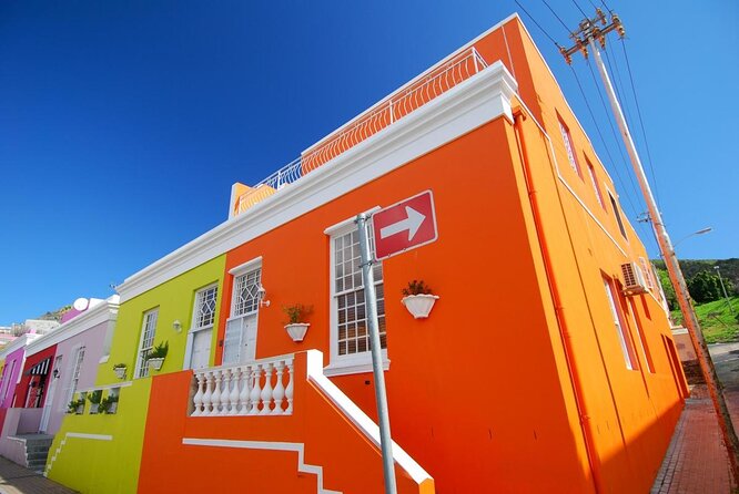Cape City Like-a-Local Full Day Tour with Private Guided Transfer - Walking through Company’s Gardens and central Cape Town