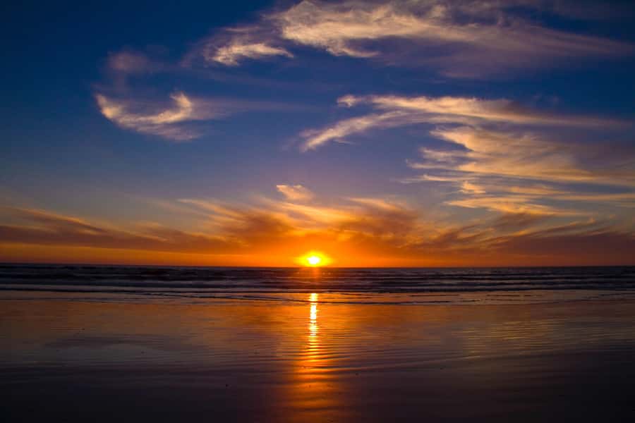 Cape Town: 1.5-Hour Luxury Sunset Cruise with Prosecco - Table Bay views from a luxury catamaran