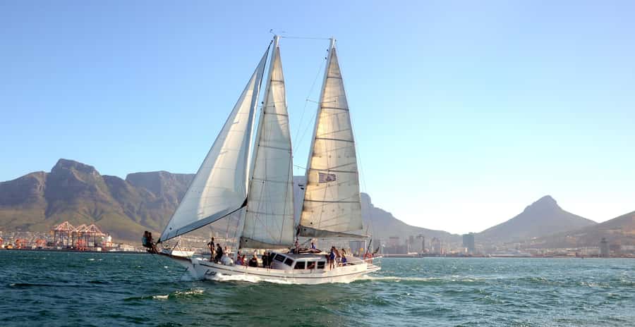 Cape Town: 1-Hour Pre-Sunset Champagne Cruise - How the final half hour plays out