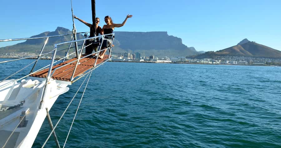 Cape Town: 1-Hour Pre-Sunset Champagne Cruise - Check-in at the V&A Harbour