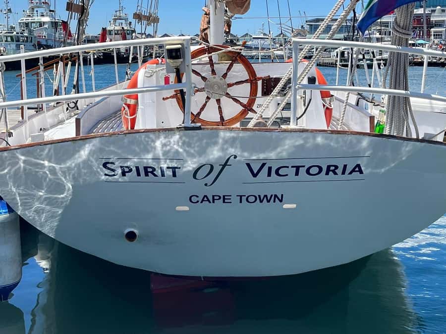 Cape Town: 1 Hour Table Bay Sailing Tour - What the crew and boat add