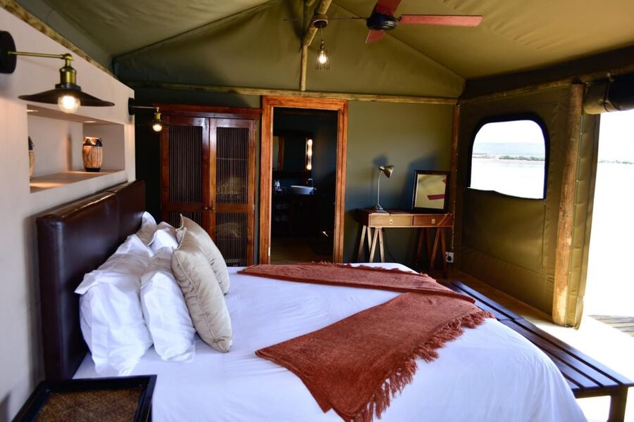 Cape Town: 2-Day Wildlife Tour with Safaris and Luxury Stay - Route 62: the scenic return to Cape Town