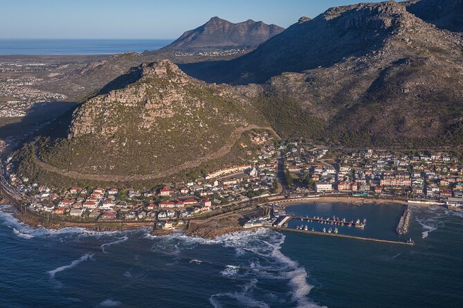 Cape Town: 25min Helicopter Flight with Complimentary Boat Cruise - The return toward Table Mountain and Constantia Valley