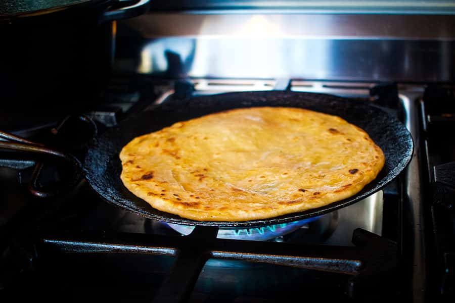 Cape Town: Cape Malay Cooking Class in Bo-Kaap - The first cooking tasks: starters and spice