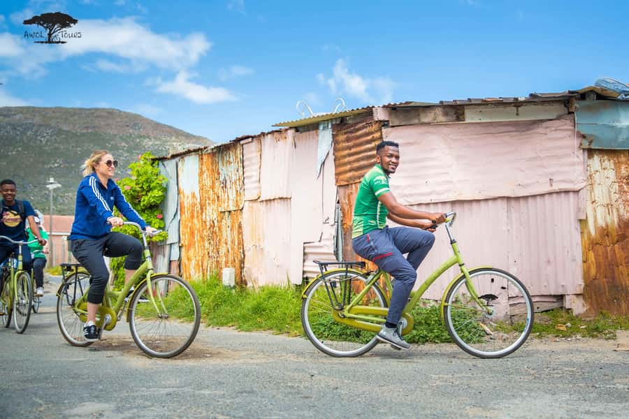 Cape Town: Cultural Cycling Tour - African lunch in a home or restaurant