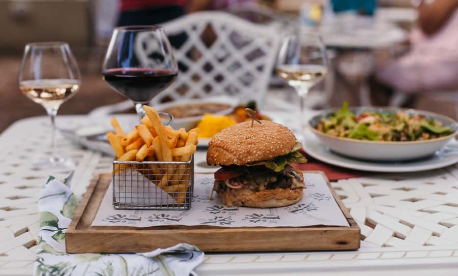 Cape Town: Full-Day Winelands Tour with Wine Tastings & Food - The guide can make or break the day