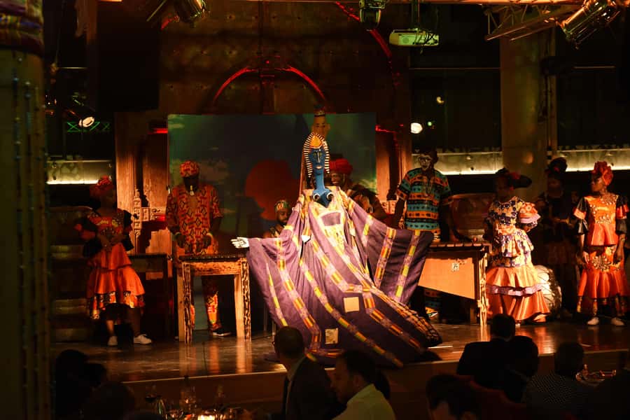 Cape Town: Gold Restaurant Spice Experience with Wine - Fourteen shared dishes, from tamarind fish curry to harissa wings