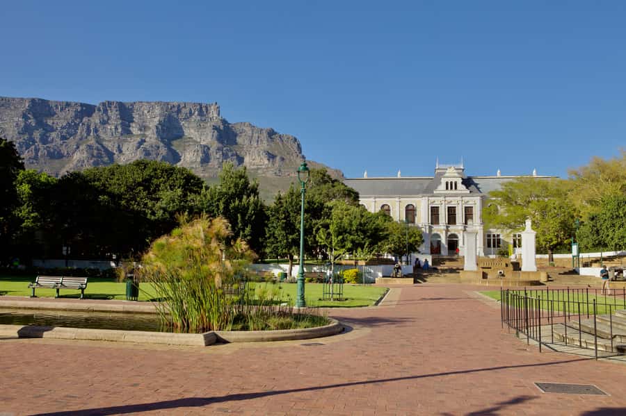 Cape Town: Guided Half-Day City Tour with Table Mountain - Green Market Square, the Castle, and optional diamond visit
