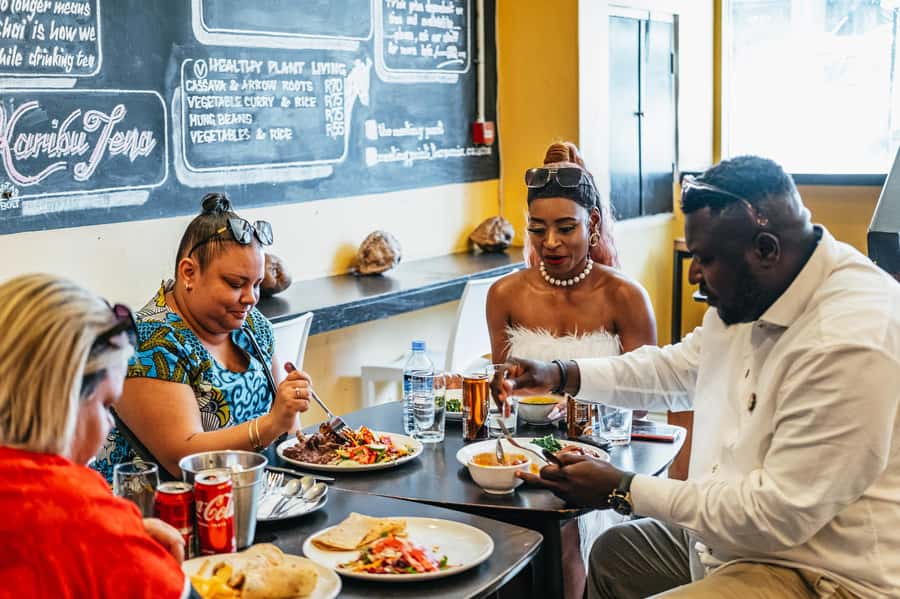 Cape Town: Half-Day Walking City Tour and African Lunch - A five-hour introduction to central Cape Town