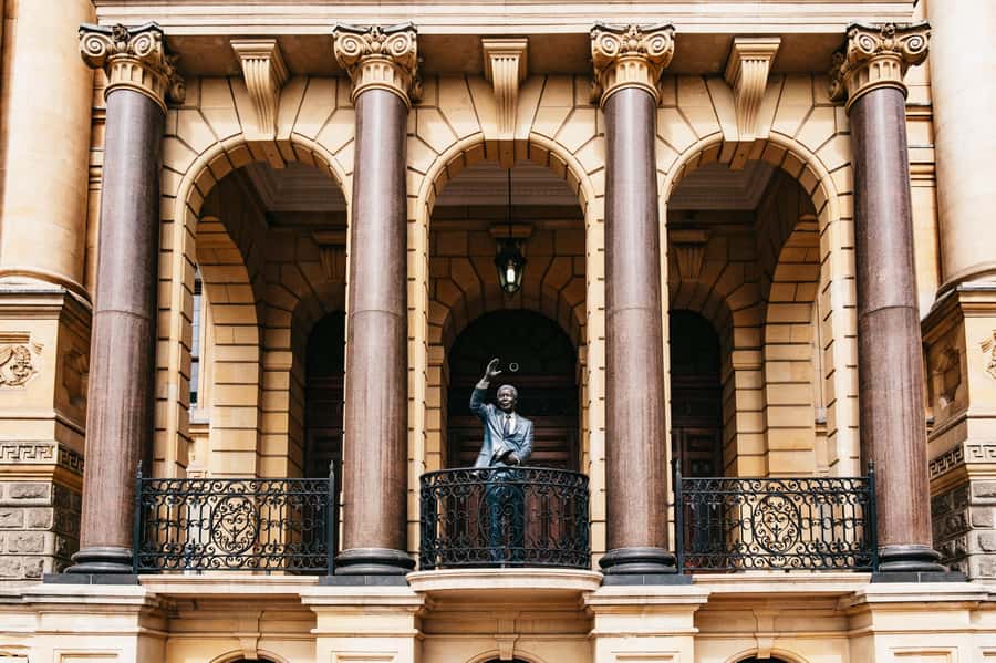 Cape Town: Half-Day Walking City Tour and African Lunch - Following Mandela’s story at City Hall