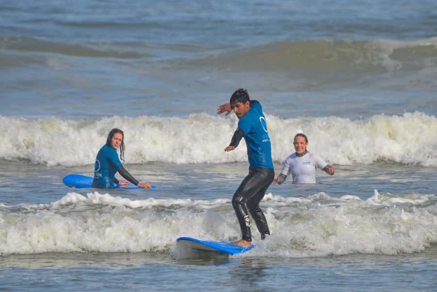 Cape Town:Learn to surf with the best view of Table Mountain - Getting equipped with a board and wetsuit
