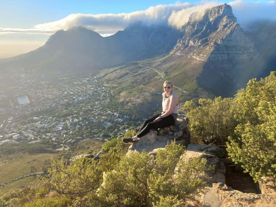 Cape Town: Lion's Head Sunrise Hike - Choosing between chains, staples, and the easier route
