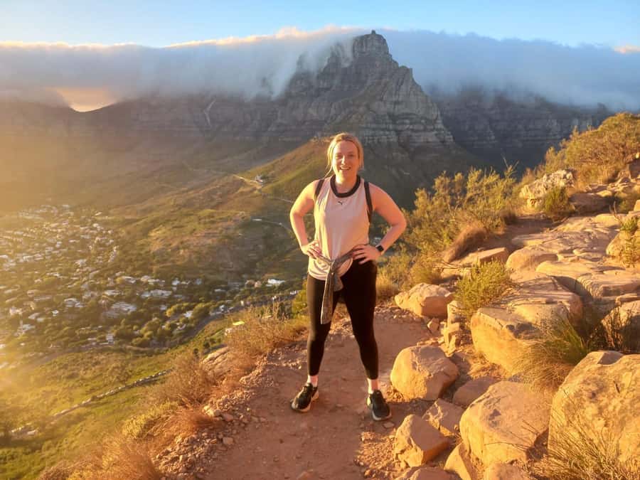 Cape Town: Lion's Head Sunrise Hike - Reaching the 670-meter summit before sunrise