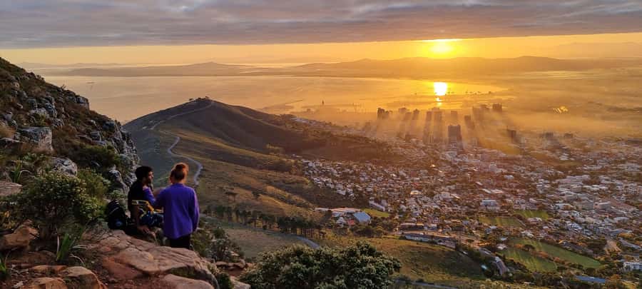 Cape Town: Lion's Head Sunrise or Sunset Guided Hike - Chains, ladders, and the upper scramble