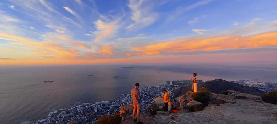 Cape Town: Lion's Head Sunrise with coffee or Sunset Hike - What the $49 price really buys you