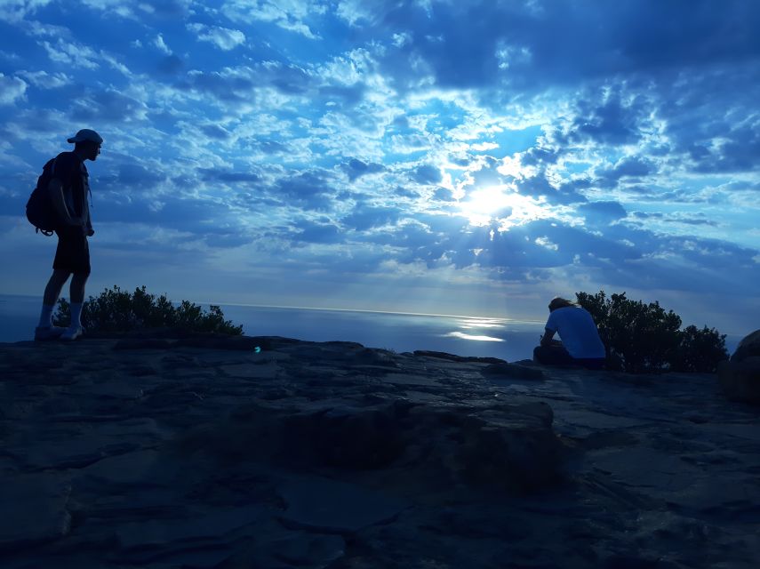 Cape Town: Lion's Head Sunrise with coffee or Sunset Hike - Ladders, chains, and the final rock pitches