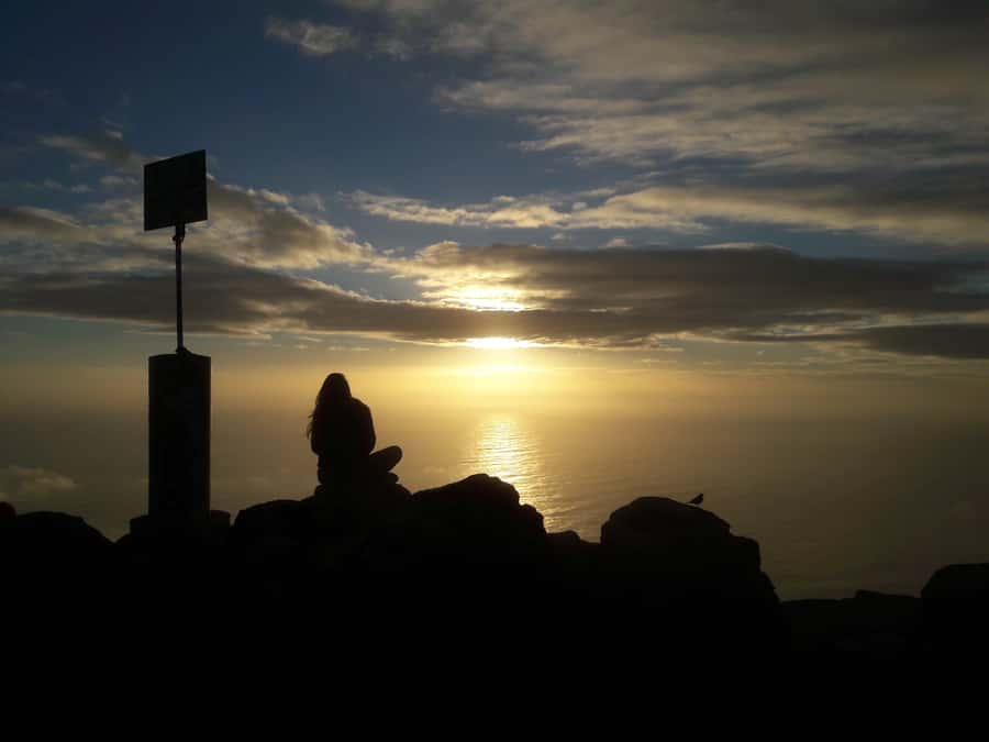 Cape Town: Lion's Head Sunrise with coffee or Sunset Hike - Sunset: the city lights up below you