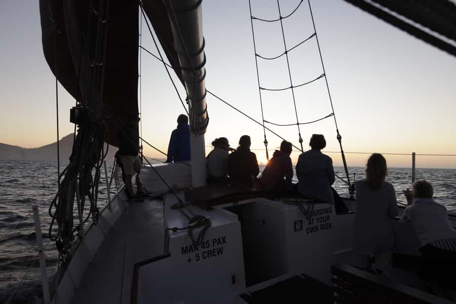 Cape Town: New Year's Eve Fireworks Cruise - The midnight fireworks from the water