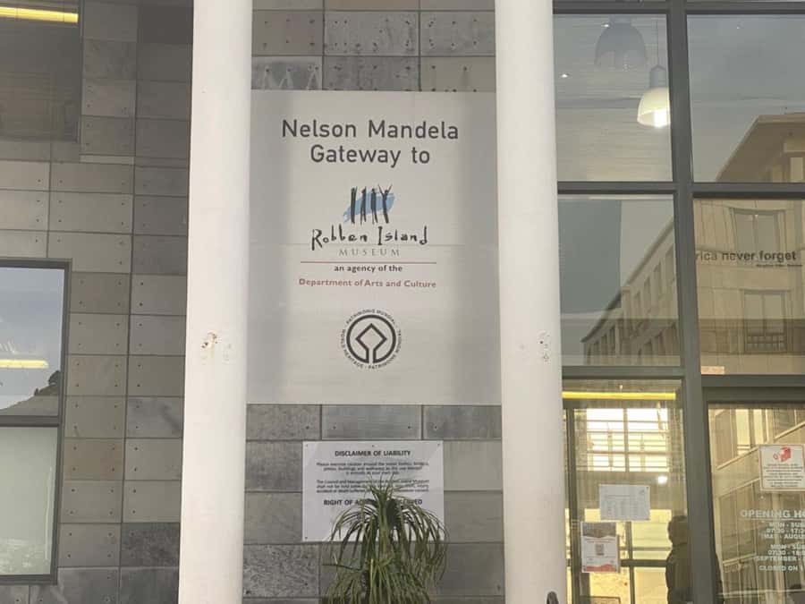 Cape Town-Robben Island Ferry Ticket and Guided Prison Tour - Returning to Cape Town