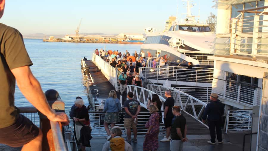 Cape Town: Robben Island ferry ticket plus Guided Tour - What makes this Robben Island trip worth considering