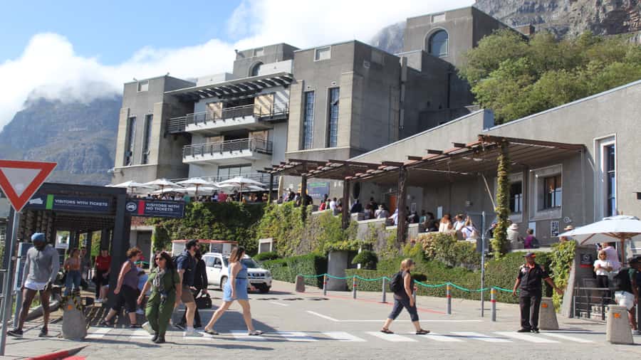 Cape Town: Robben Island plus Table Mountain Tickets - A three-hour guided visit across Robben Island