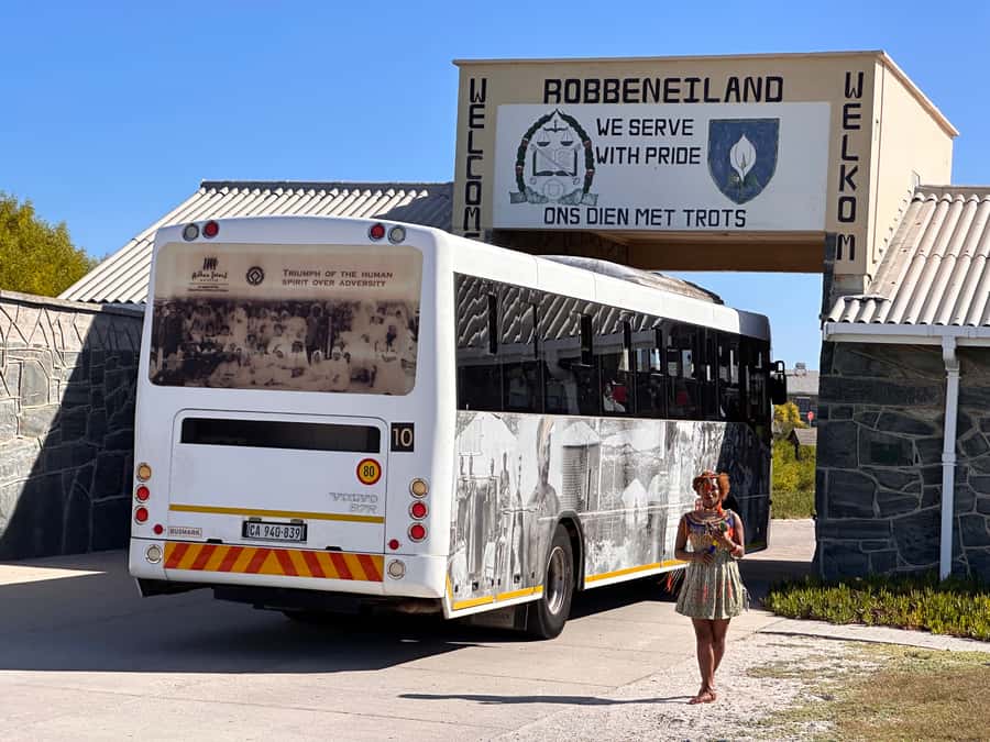 Cape Town: Robben Island & Table Mountain w/Hotel Transfer - What the guides add between major stops