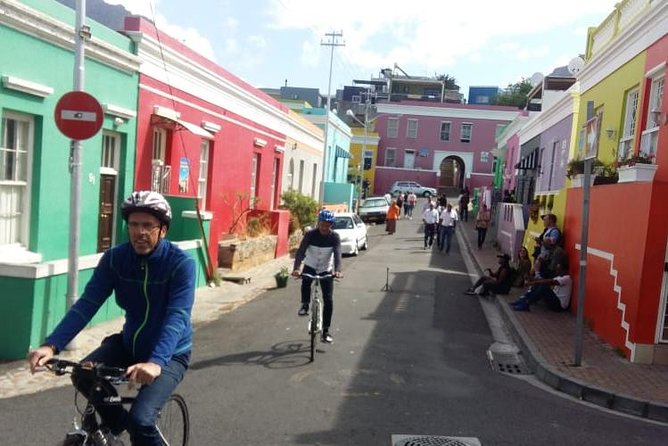 Cape Town's Finest City Bike Tour - Tea and cake in Company’s Garden