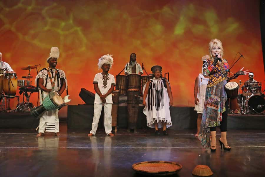 Cape Town: Silvermist Estate Wine Tasting & Drumstruck Show - Inside the theatre, a lesson in Southern African instruments