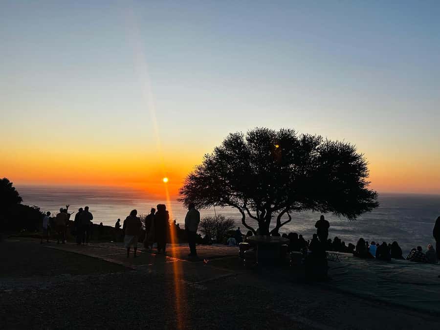 Cape Town: Sunset Bus Tour with Picnic on Signal Hill - Key details at a glance