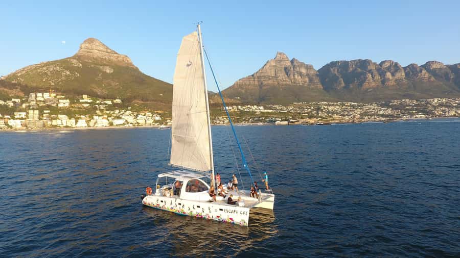 Cape Town: Table Bay Cruise by Catamaran - The first minutes on Table Bay
