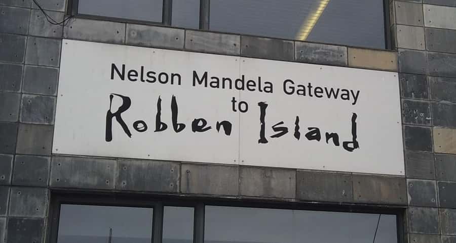 Cape Town: Table Mountain and Robben Island Tour - Early pickup and the ride to Table Mountain