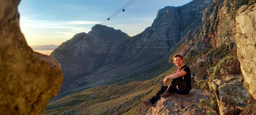 Cape Town: Table Mountain Hike via India Venster Morning - The shaded ledge and Atlantic views