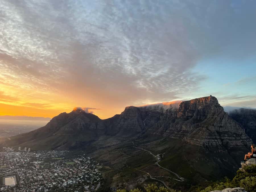 Cape Town: Table Mountain Hike with an Expert Guide - The three-hour climb, from meeting point to summit