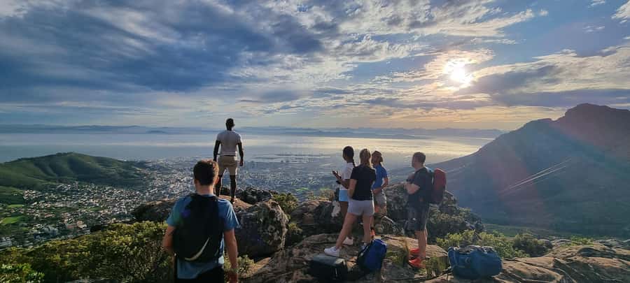 Cape Town: Table Mountain Hike with an Expert Guide - Reaching the top and riding down