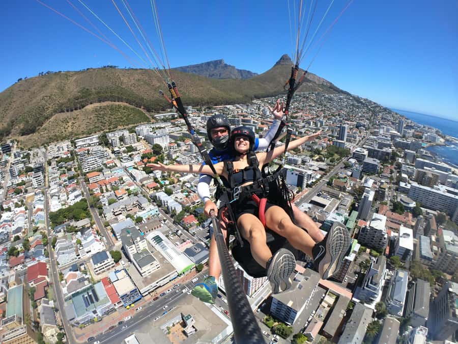 Cape Town: Tandem Paragliding with views of Table Mountain - Why Signal Hill is such a good launch point