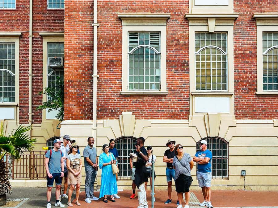 Cape Town Walking Tour: Bo-Kaap & City Highlights - The Slave Lodge and Cape Town’s difficult beginnings