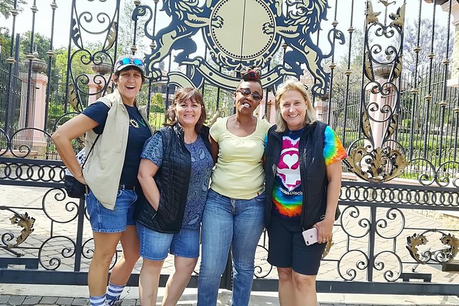 Contrast Tour Including Sandton, Alexandra, Johannesburg and Soweto - Johannesburg city center and Soweto
