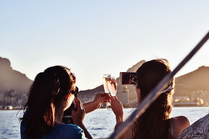 Cruise and Dine Dinner / Cape Town: Sunset Champagne Cruise and 3-Course Dinner - Key details before you book