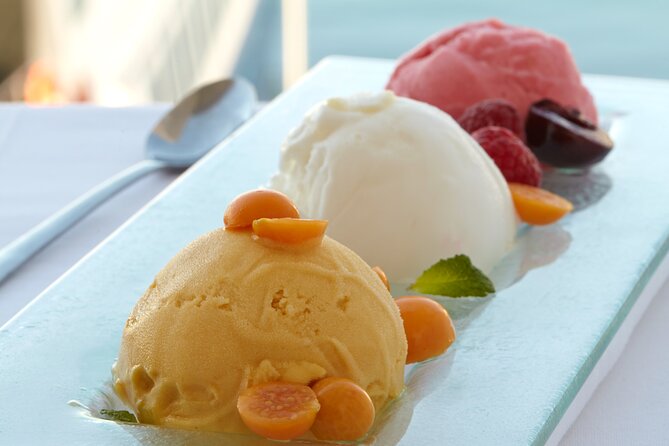 Cruise and Dine Dinner / Cape Town: Sunset Champagne Cruise and 3-Course Dinner - What happens when the weather turns