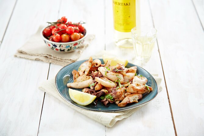 Cruise and Dine Lunch / Cape Town: Coastal Motor Cruise and 2-Course Lunch - Meeting at Quay 5 in the V&A Waterfront