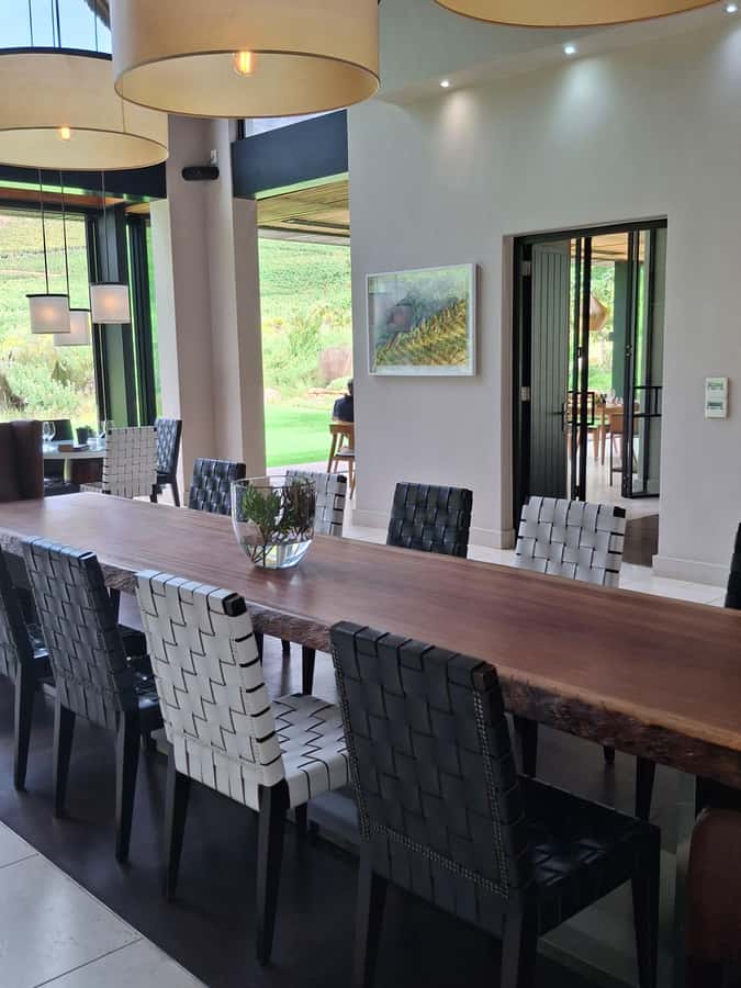 CUSTOMISED PRIVATE WINE TOUR WITH LUNCH - CAPE TOWN - Oldenburg and the mountain amphitheatre