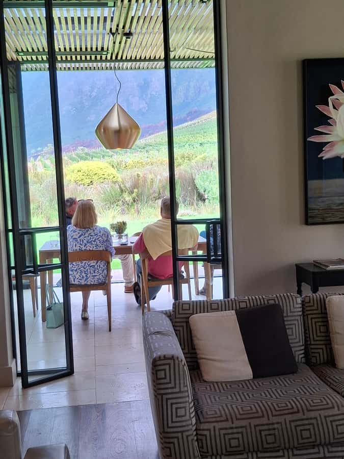 CUSTOMISED PRIVATE WINE TOUR WITH LUNCH - CAPE TOWN - Transport, languages, and group size