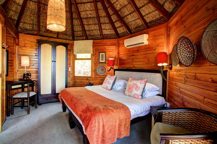 From Cape Town: 2-Day Safari at Garden Route Game Lodge - The sunset drive: your first chance at the animals