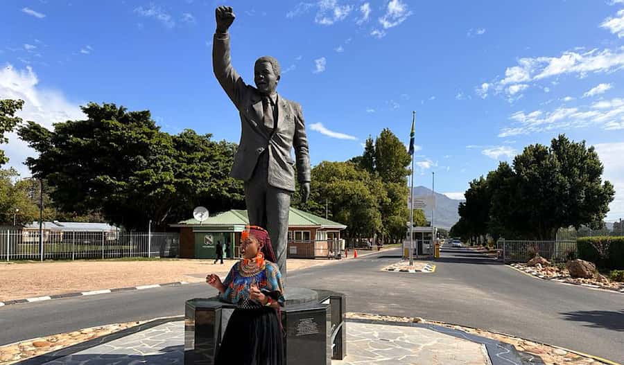 From Cape Town: Stellenbosch & Franschhoek Wine Tasting Tour - The guides shape the whole day