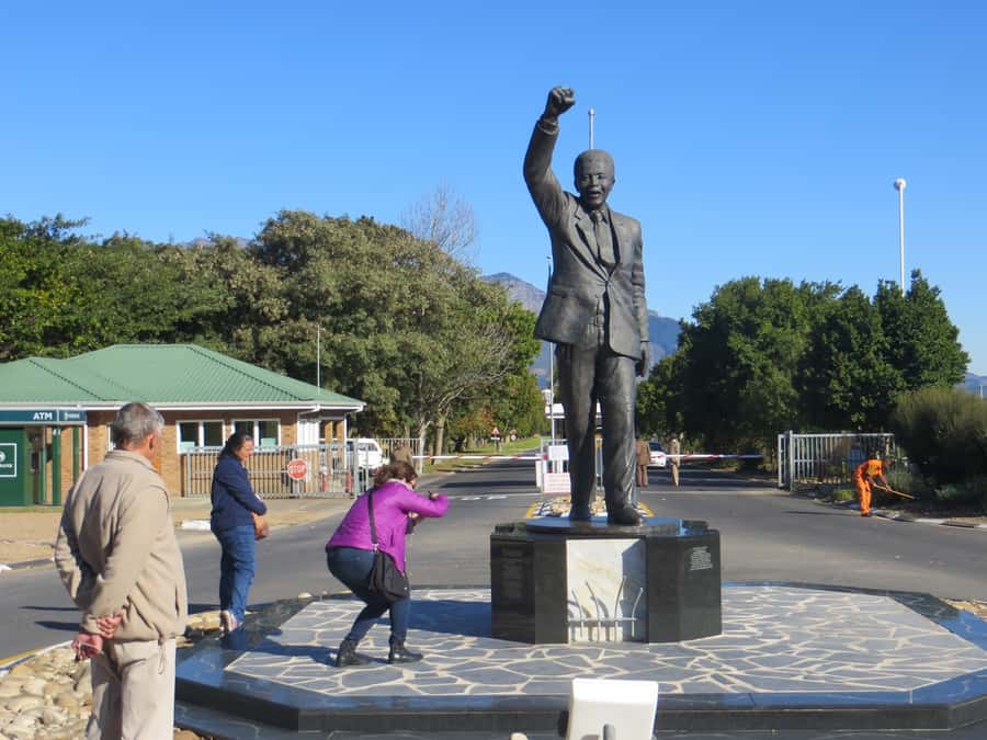 From Cape Town: Winelands Tour and Tastings - The morning drive from Cape Town to Stellenbosch