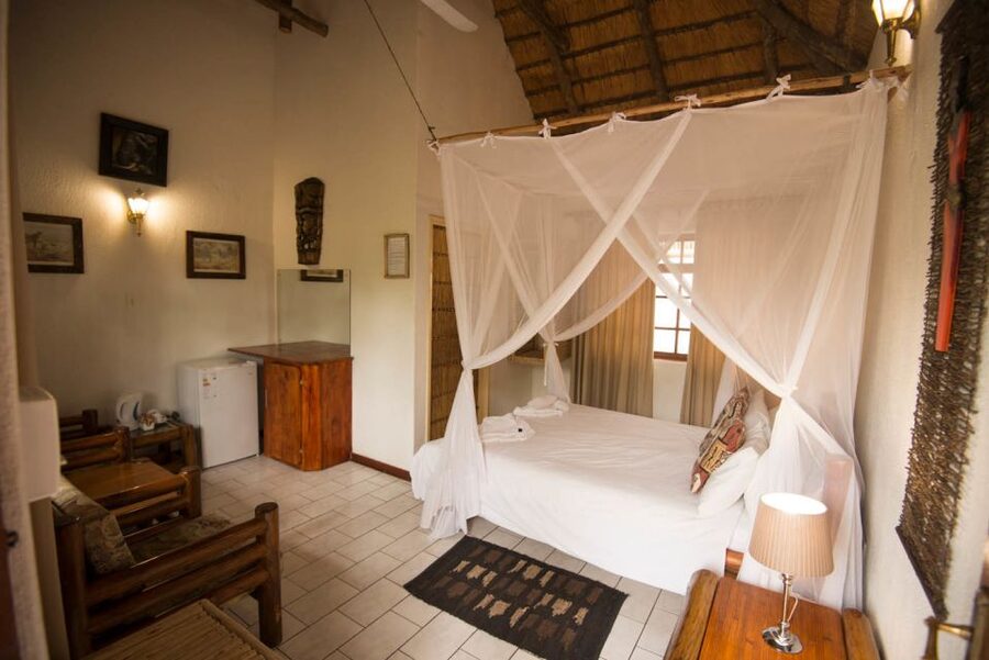 From Johannesburg: 6-Day Classic Kruger National Park Safari - Walking toward the Olifants River on day two