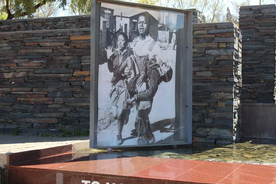 From Johannesburg: Pretoria, Soweto & Apartheid Museum Tour - Who should take this tour